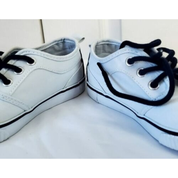 NWOB GYMBOREE Kids White Canvas Low Top Sneaker Toddler 11 Blue Lace Tennis Shoe - Picture 6 of 8